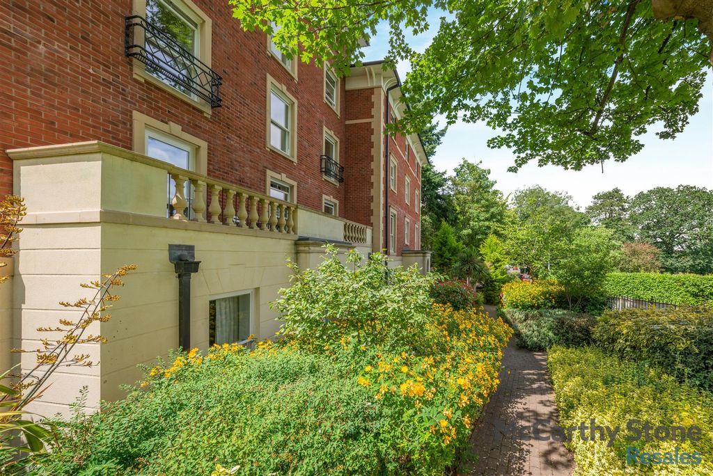 Property photo 1 of 31 8697464-Exterior03.Jpg