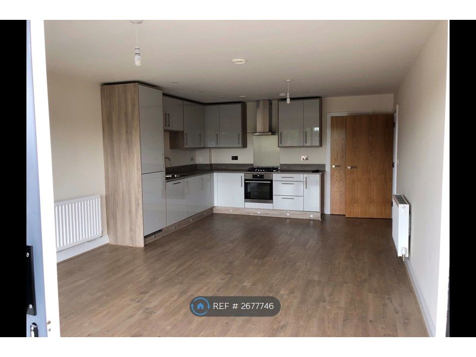 Property photo 2 of 8 Living / Kitchen