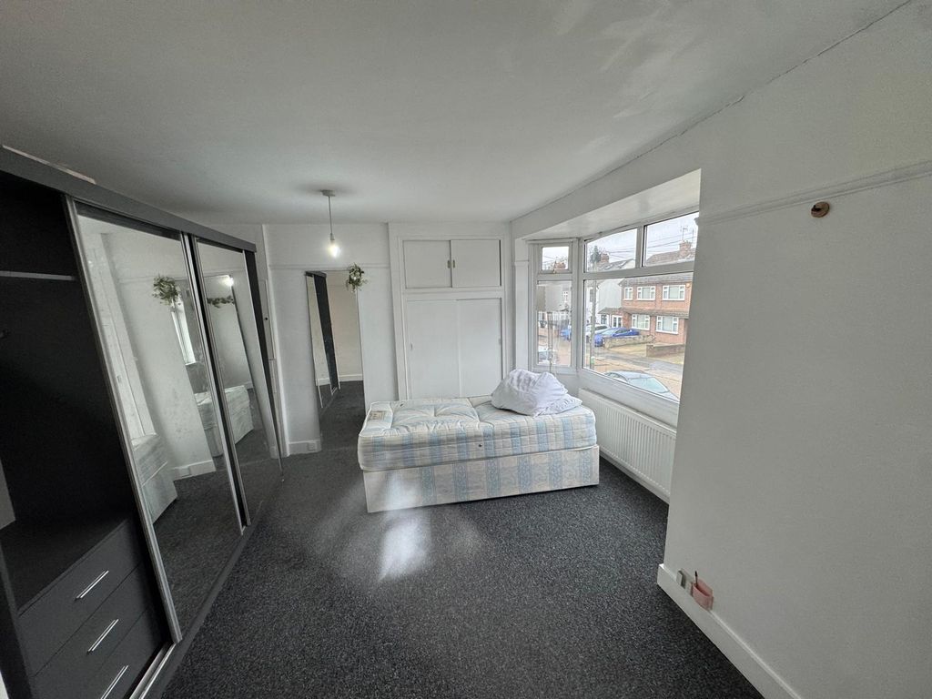 Property photo 1 of 14 Four Bedroom House With Two Toilet And Bathroom- Chadwel Heath