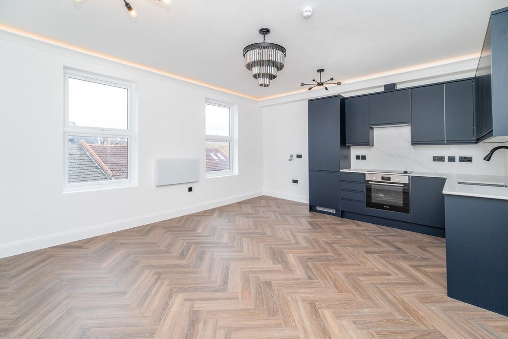 Property photo 1 of 18 Pbox-Img.Jpg