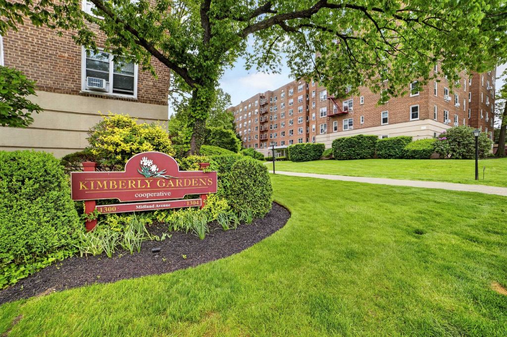 Property photo 1 of 31