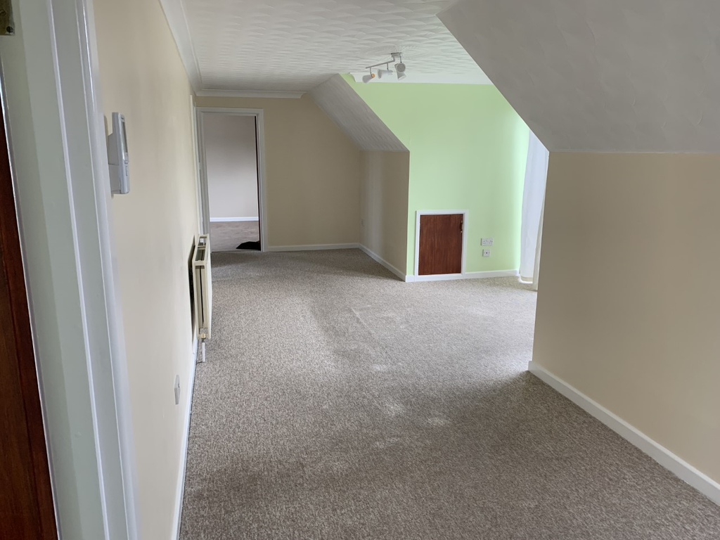 Property photo 3 of 12 Lounge