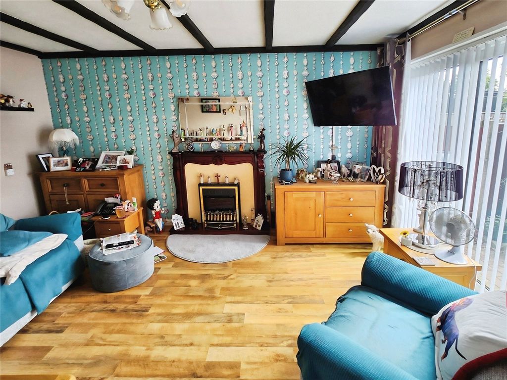 Property photo 2 of 10 Lounge