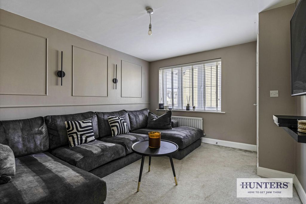 Property photo 2 of 22 Living Room