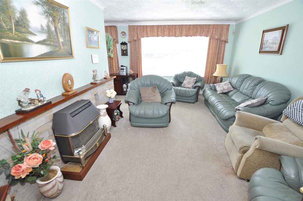 Property photo 3 of 16 The Lounge