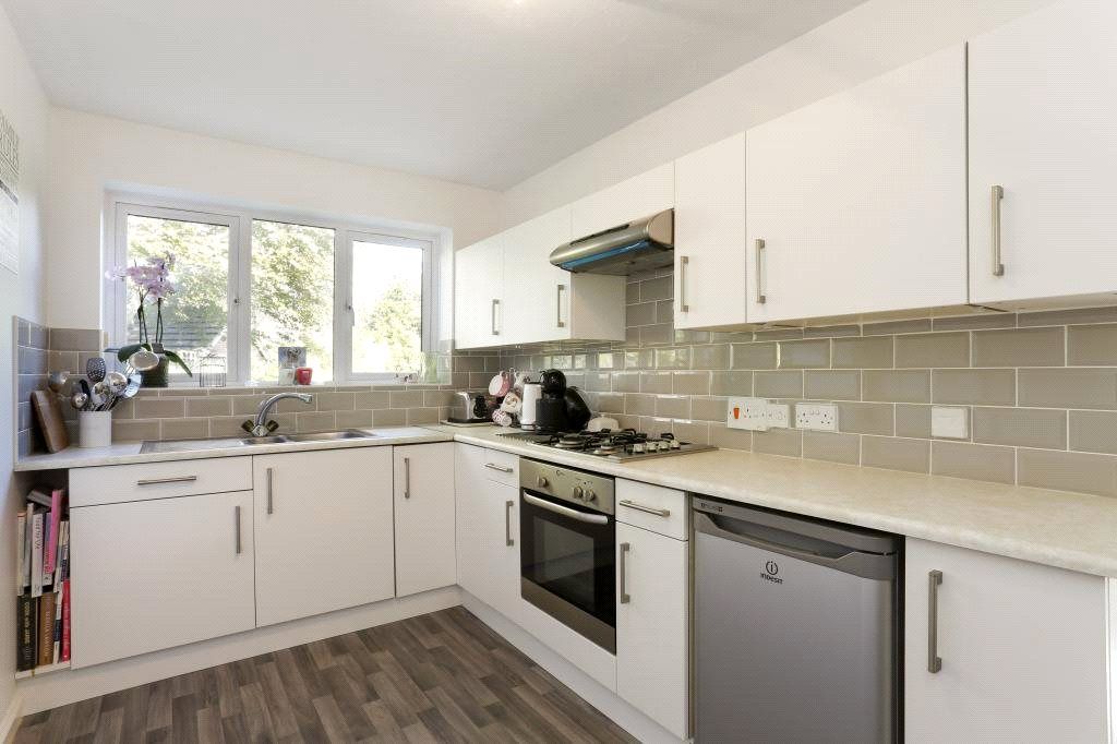 Property photo 2 of 12 Kitchen