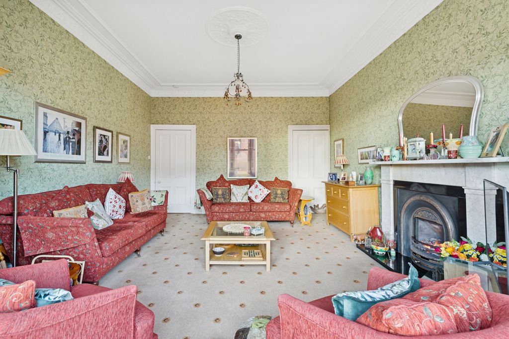 Property photo 3 of 28