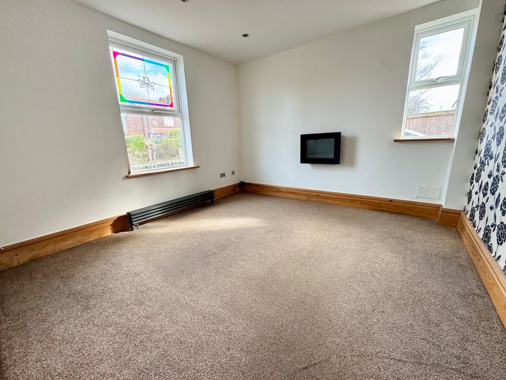 Property photo 2 of 23 Lounge