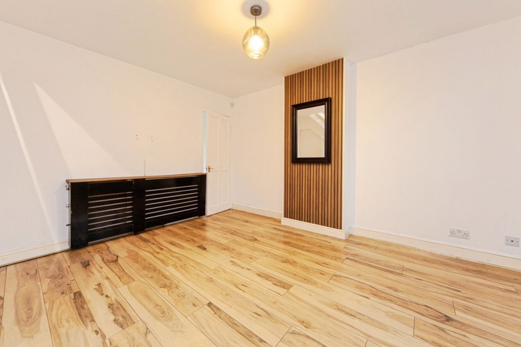 Property photo 3 of 18 Pbox-Img.Jpg