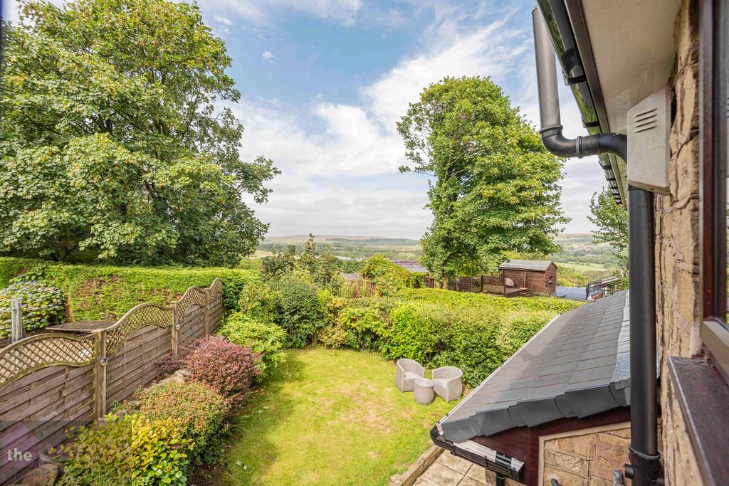 Property photo 2 of 28