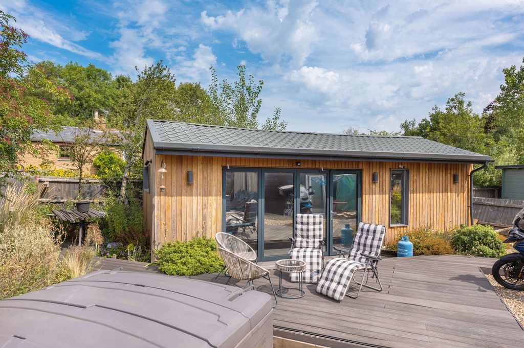 Property photo 3 of 31