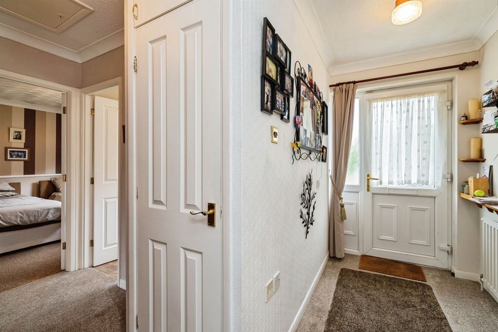 Property photo 2 of 20