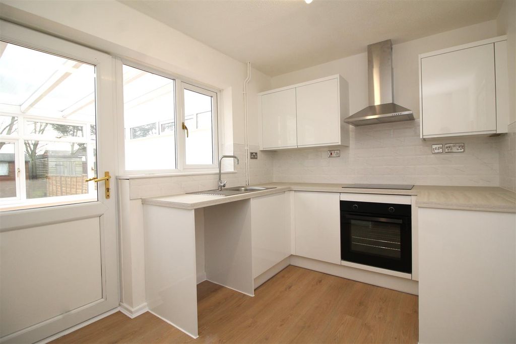 Property photo 2 of 12 Kitchen .Jpg