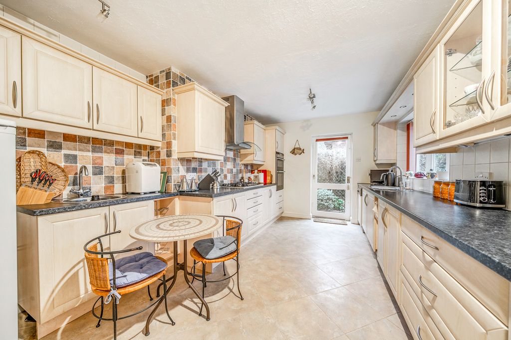 Property photo 2 of 20