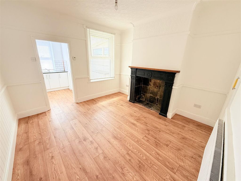 Property photo 3 of 9 Dining Room