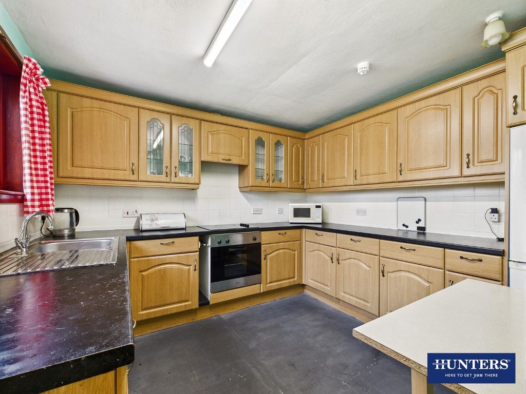 Property photo 2 of 17 Kitchen