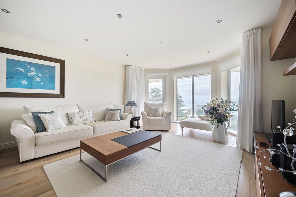 Property photo 3 of 20 Picture No. 12