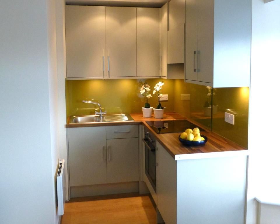 Property photo 3 of 6 Kitchen