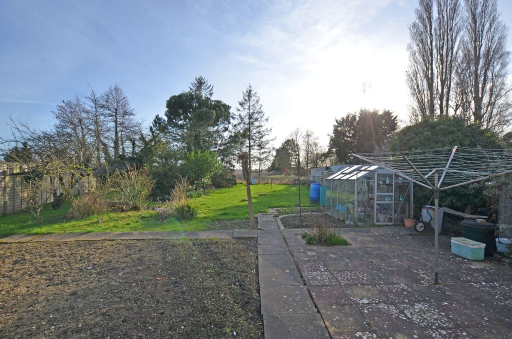 Property photo 3 of 14 3 - Garden