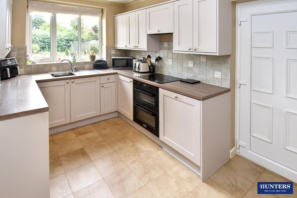 Property photo 3 of 22 Kitchen