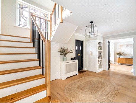 Property photo 3 of 17 Entrance Hall