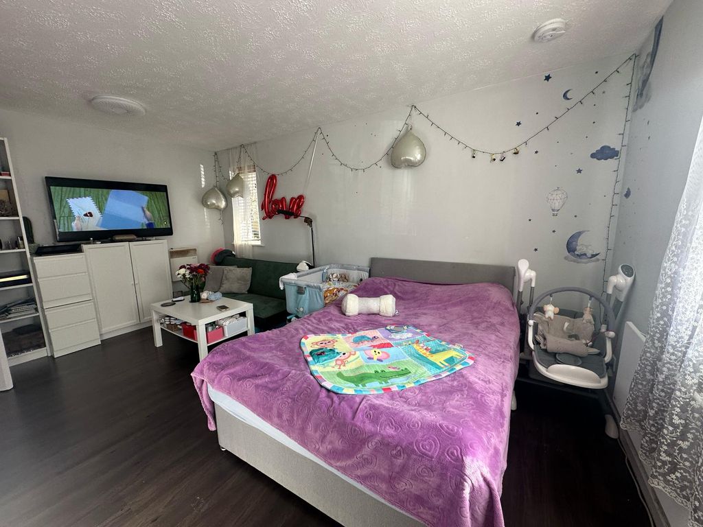 Property photo 3 of 6