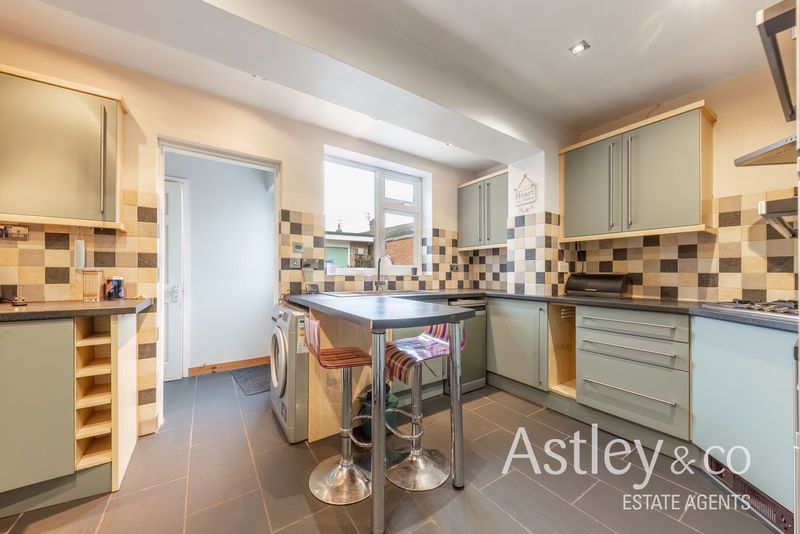 Property photo 3 of 16 Kitchen