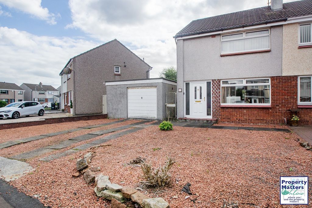 Property photo 1 of 16 2 Bedroom Semi-Detached Villa
