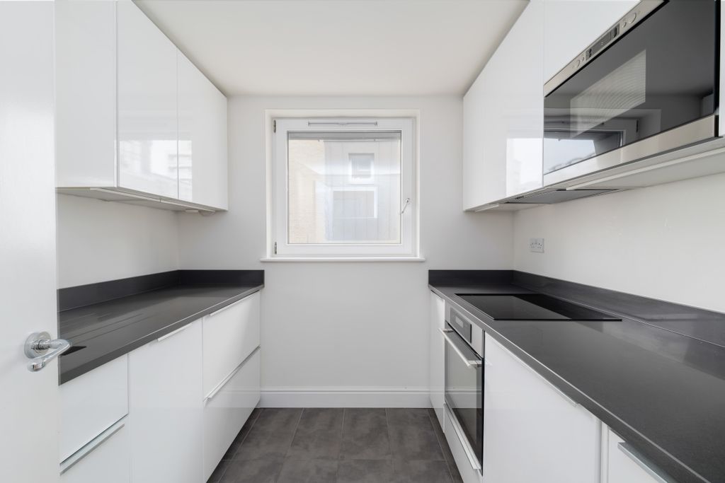 Property photo 2 of 18 Kitchen