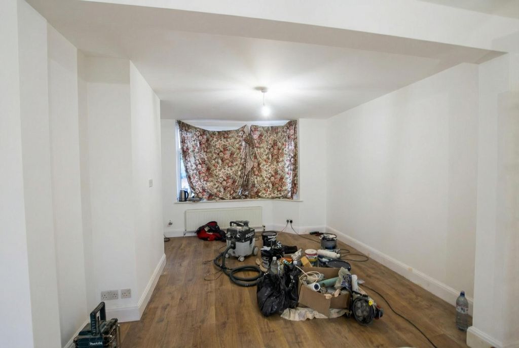 Property photo 3 of 10 Photo 9