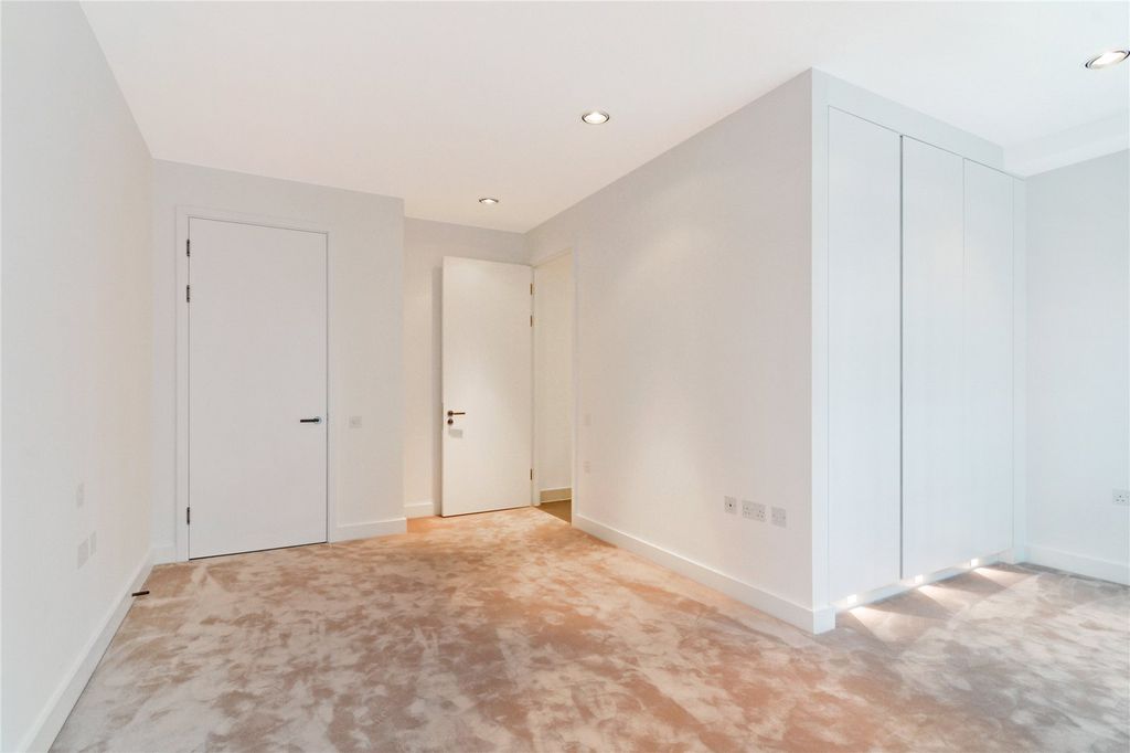 Property photo 3 of 7 Bedroom