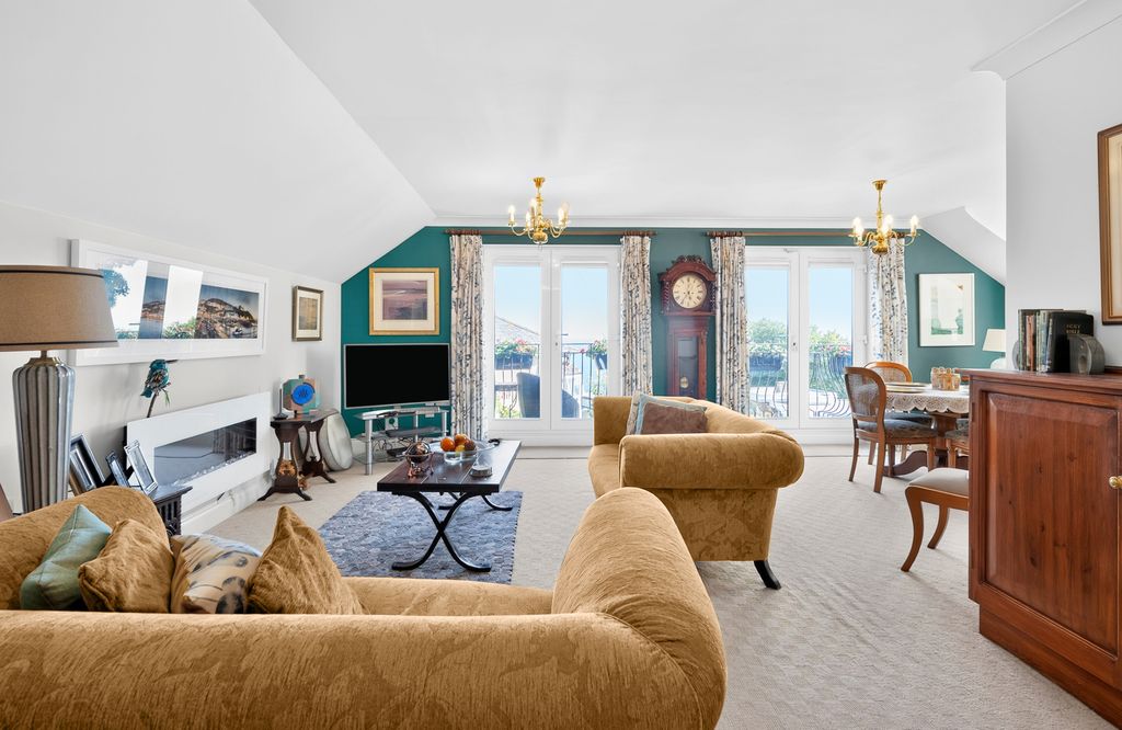 Property photo 3 of 21 Pbox-Img.Jpg