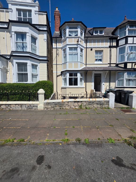 Property photo 2 of 20