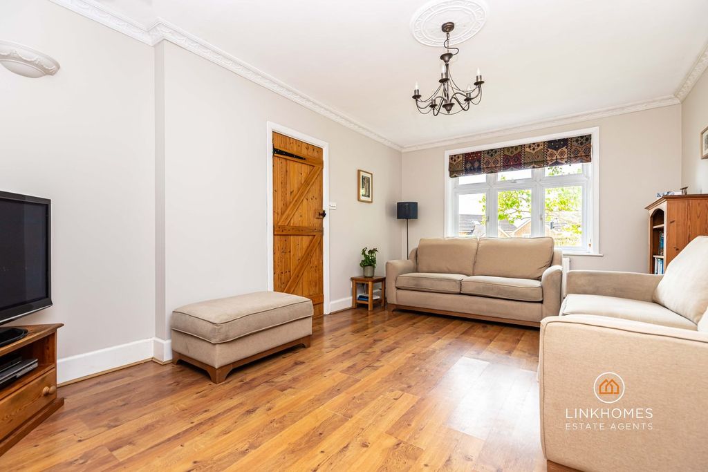 Property photo 2 of 33