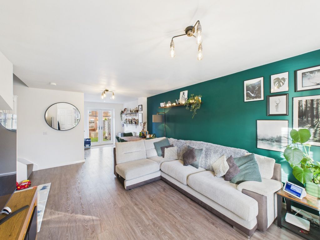 Property photo 3 of 15 4680356