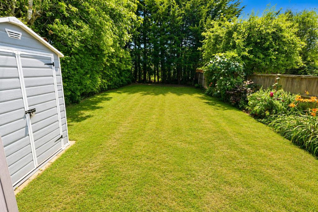 Property photo 1 of 19 Externally