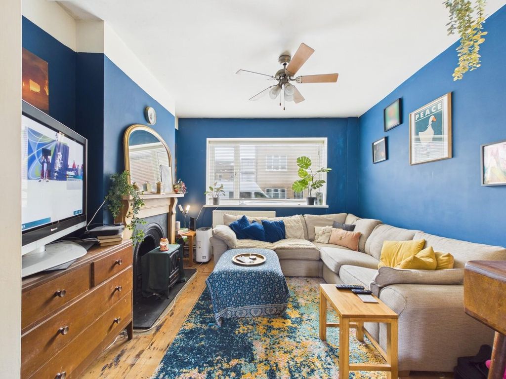 Property photo 1 of 28 Cam01530G0-Pr0385-Still007.Jpg