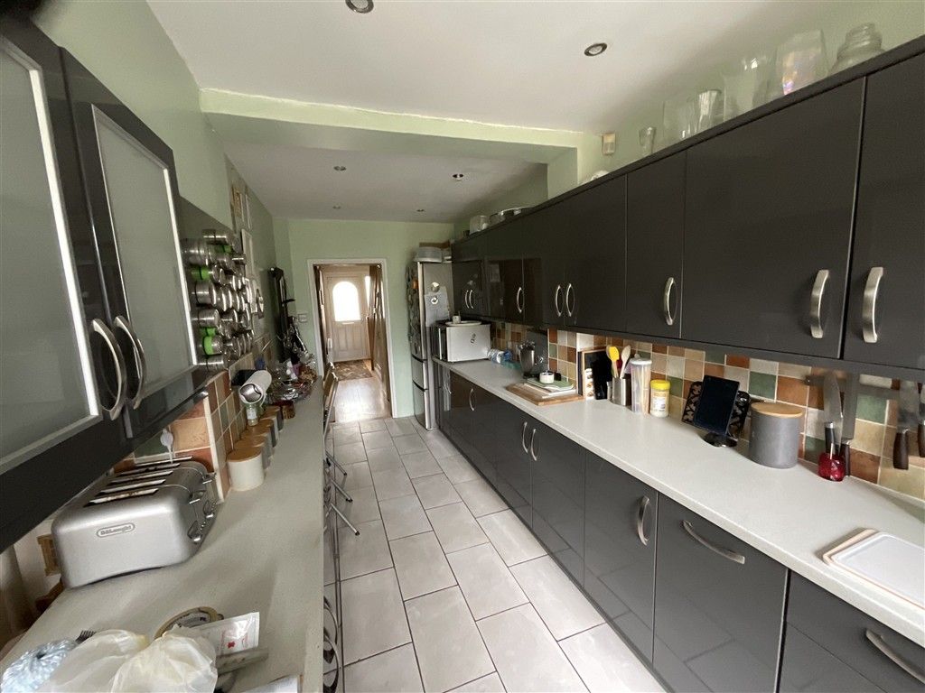 Property photo 3 of 8 Kitchen