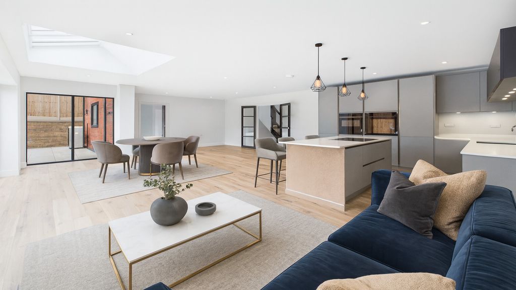 Property photo 3 of 42 38264010