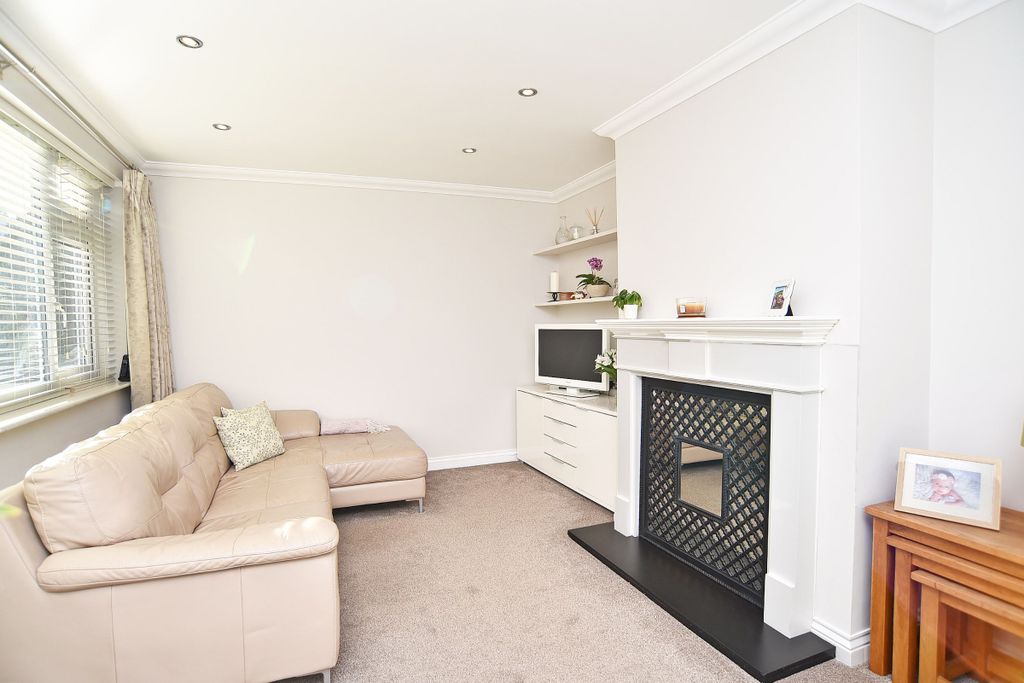 Property photo 2 of 22