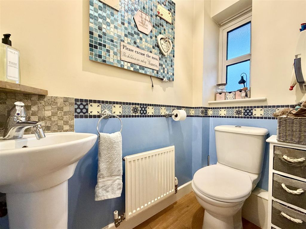 Property photo 2 of 21 Ground Floor W.C.