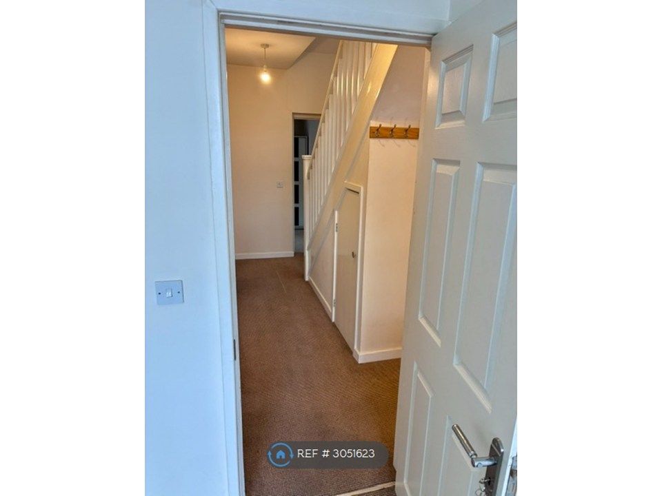 Property photo 3 of 8 Hall Way