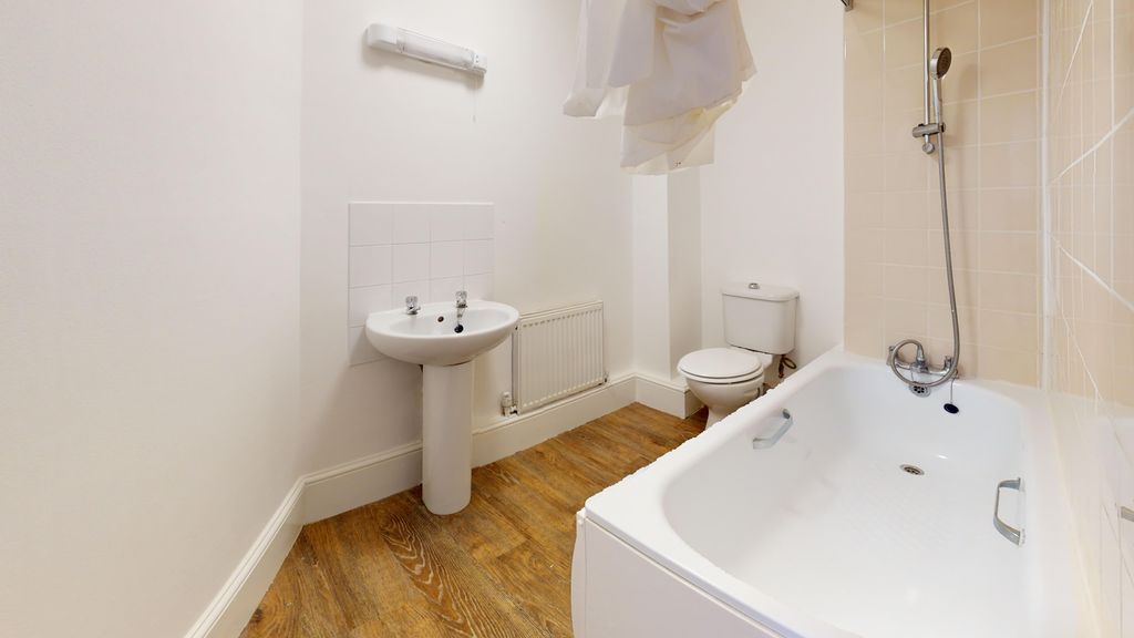 Property photo 1 of 16 Flat A, 98 Brooke Road, Stoke Newington, London, N16 7Rt