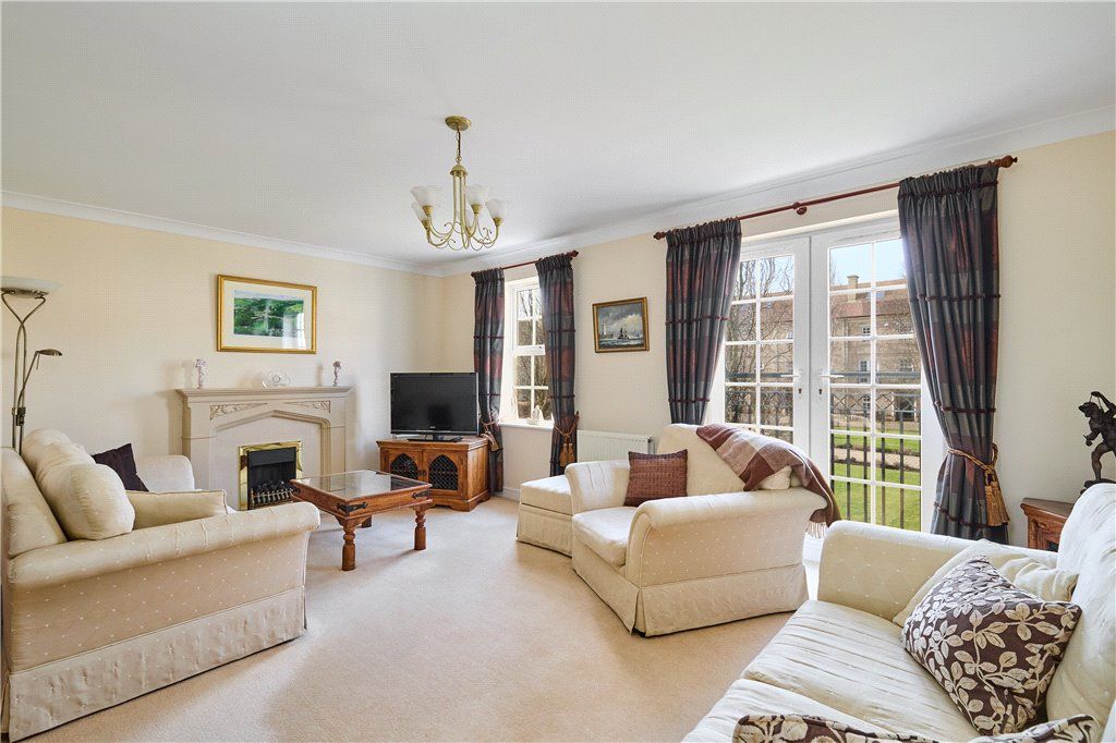 Property photo 2 of 22 Lounge