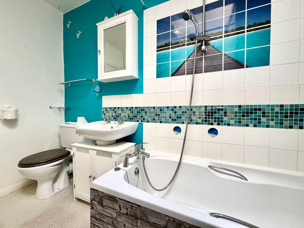 Property photo 3 of 7 Bathroom