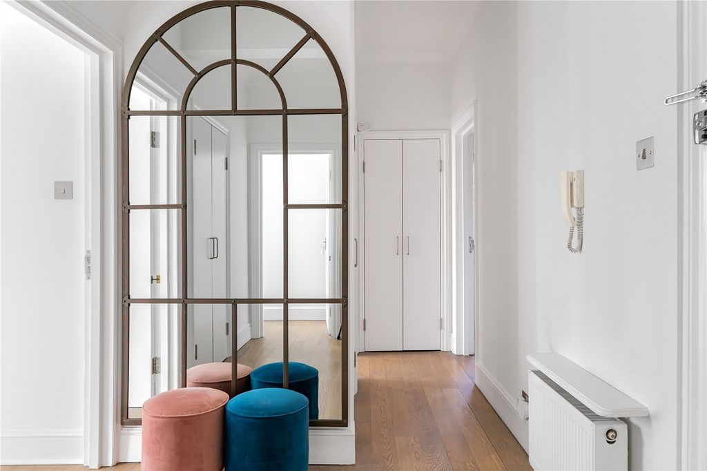 Property photo 2 of 15 Hallway