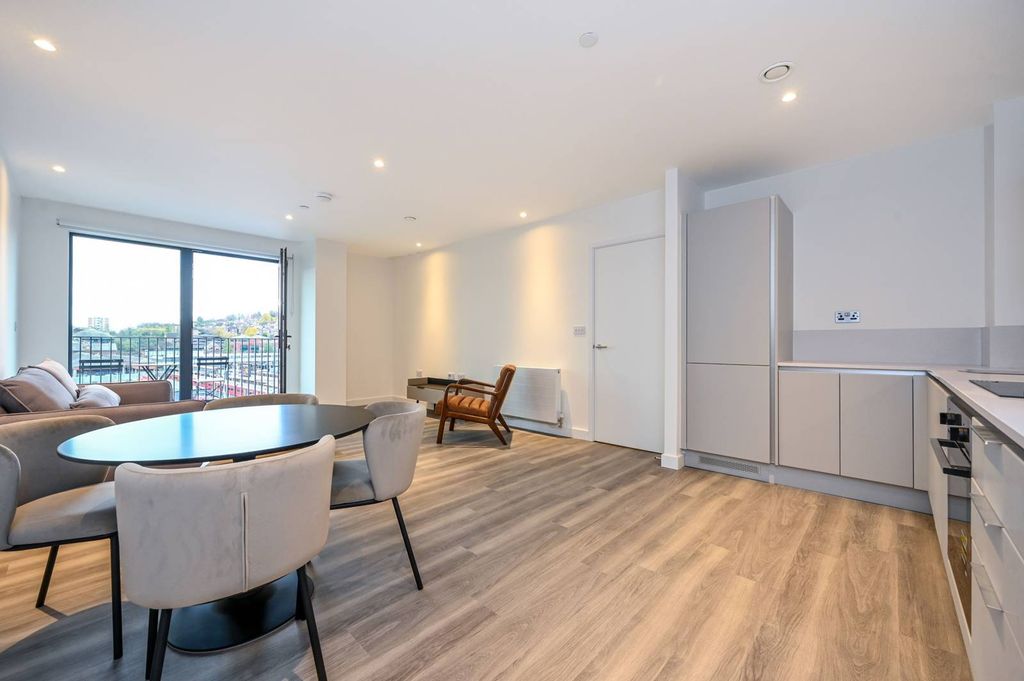 Property photo 3 of 21