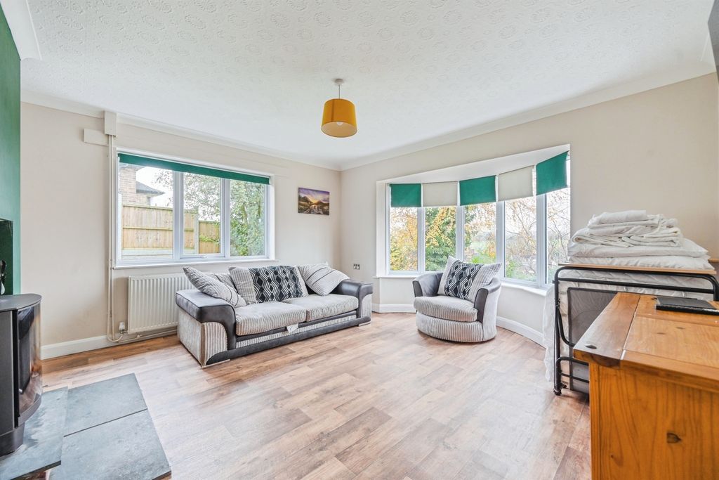 Property photo 3 of 17 Lounge: