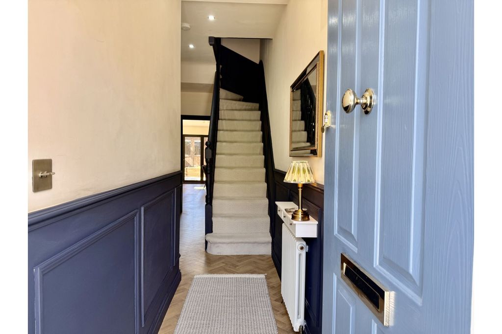 Property photo 2 of 24