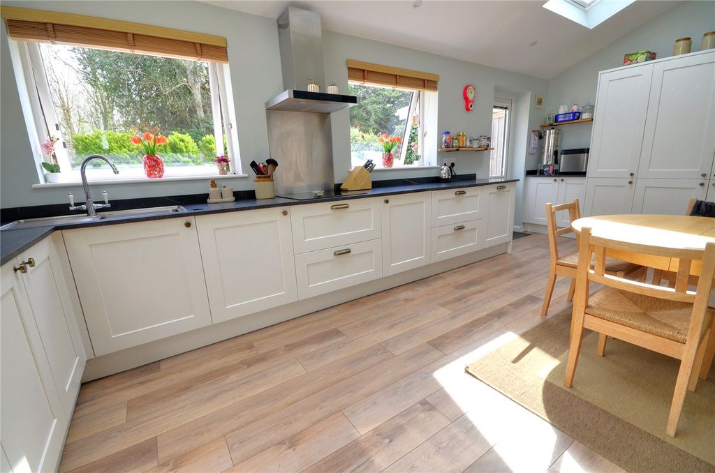 Property photo 2 of 21 Kitchen